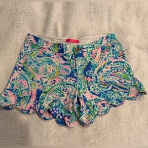 Women’s scalloped print shorts size 8